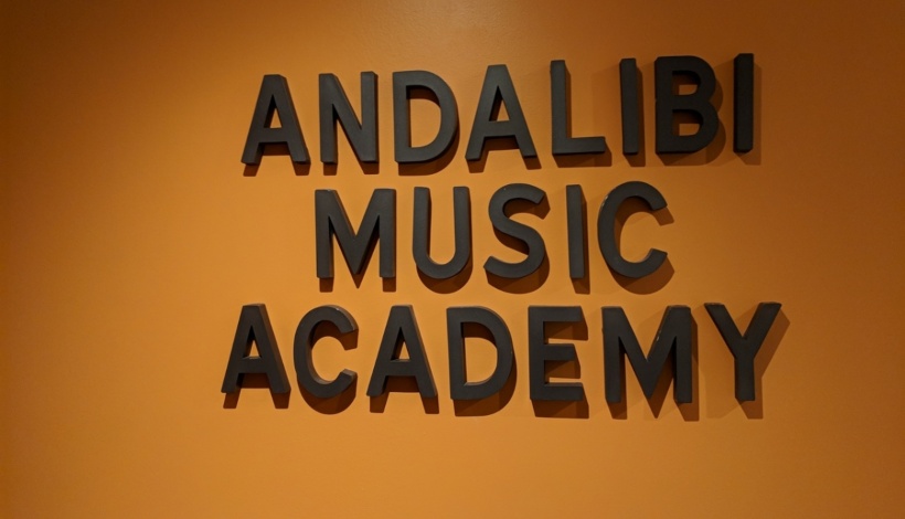 آموزشگاه موسیقی عندلیبی ریچموند هیل